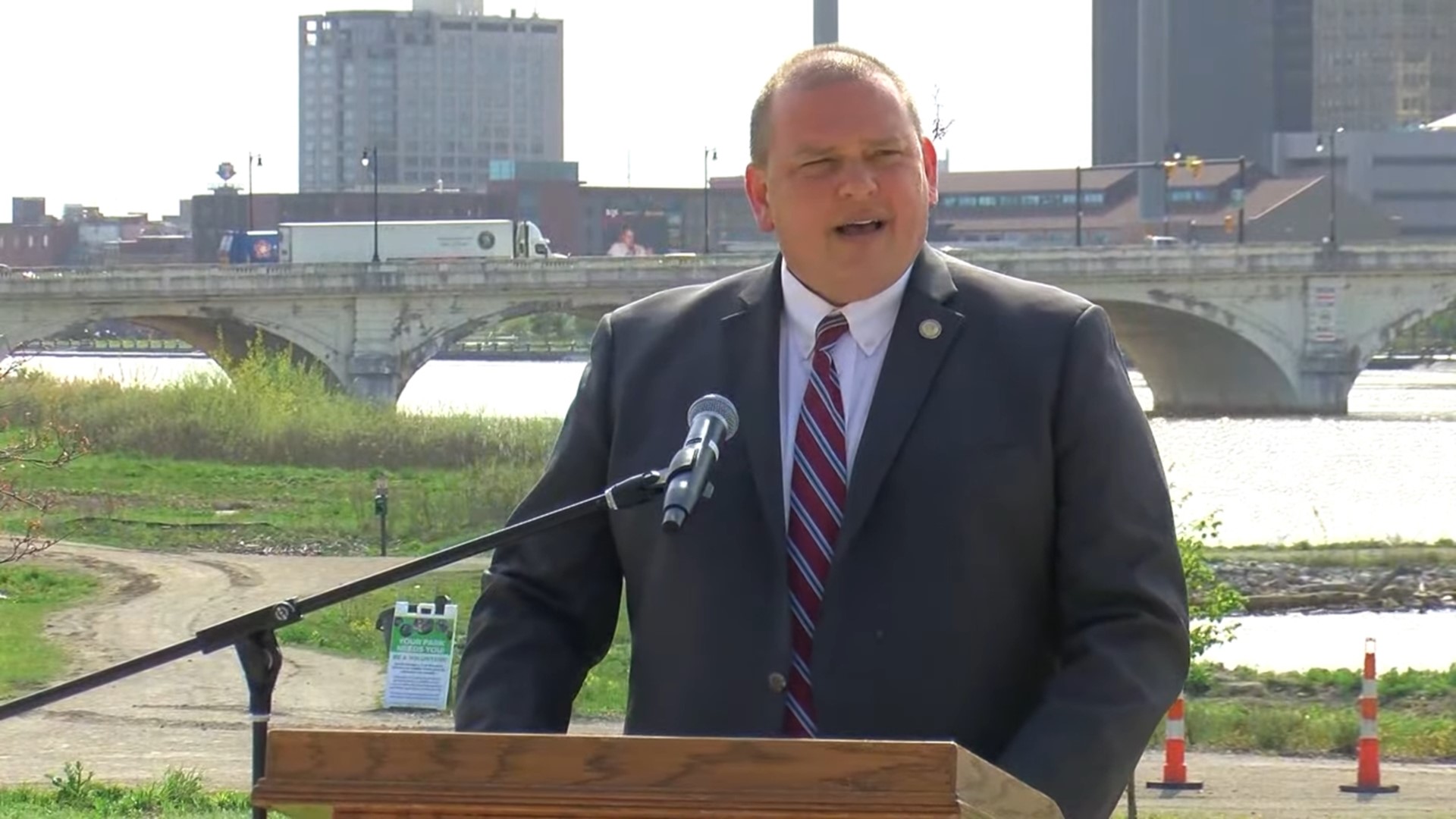 Mayor Wade Kapszukiewicz standing at podium addressing citizens